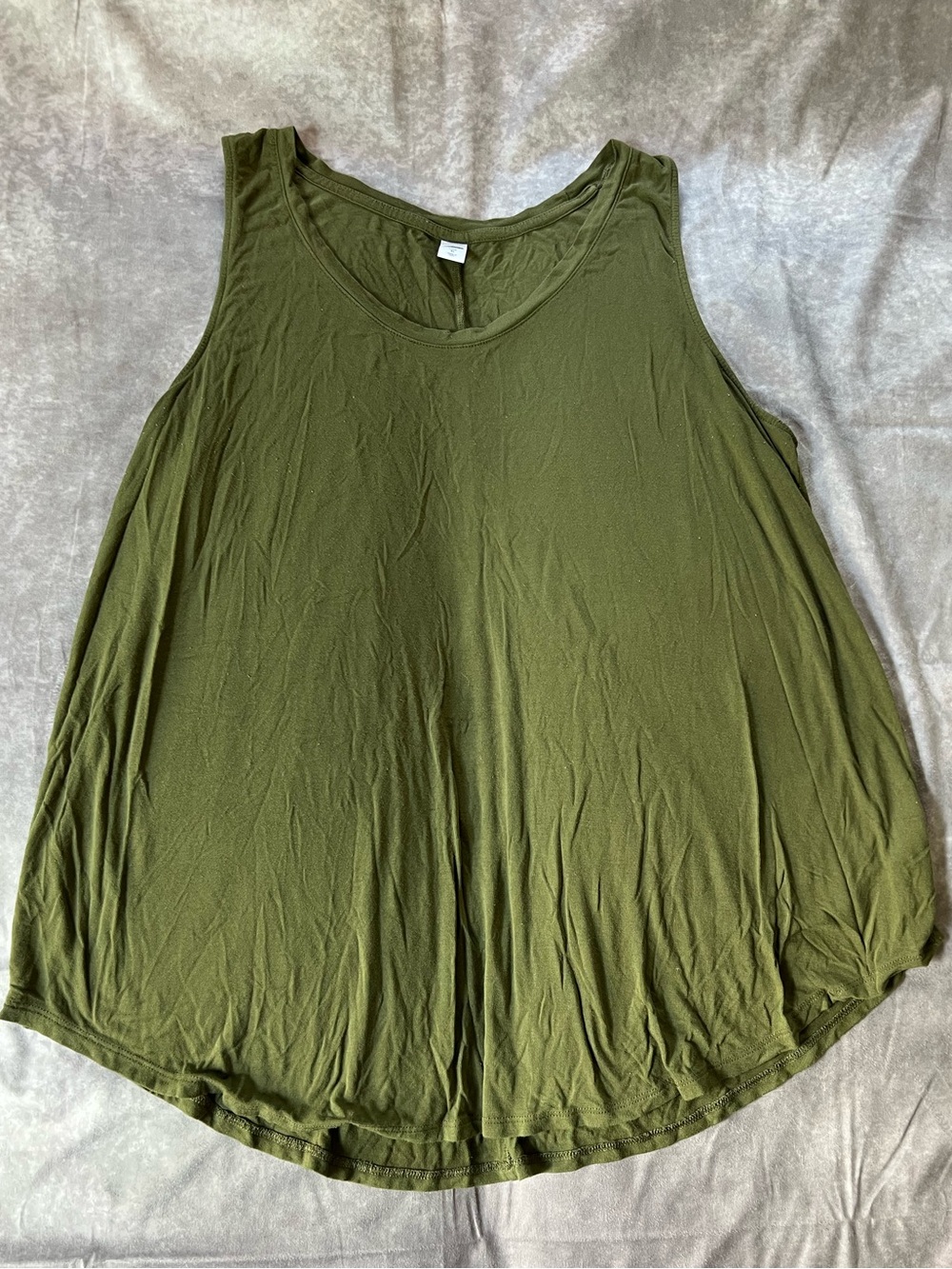 3 piece bundle of Old Navy tank tops - Picture 2 of 16